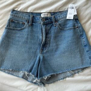 Abercrombie curve love 90s relaxed cutoff shorts